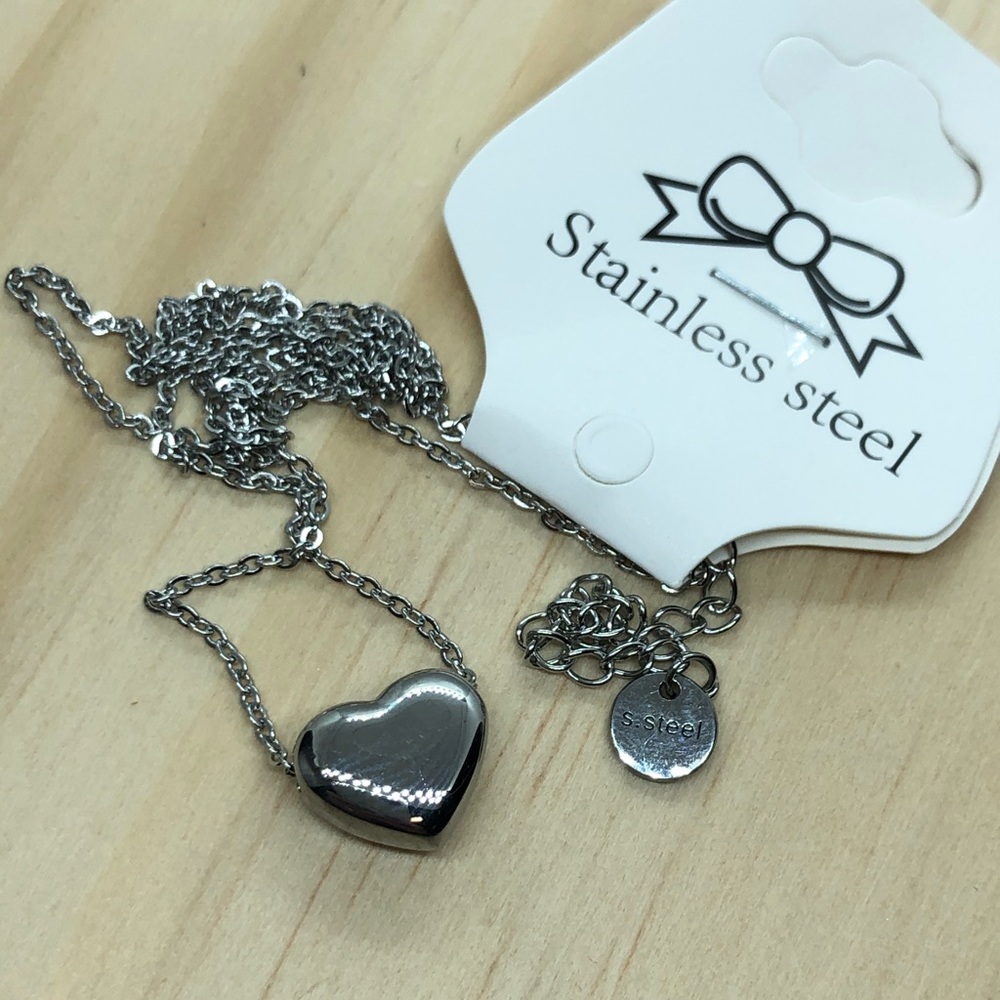 🌟 Stainless Steel Heart Necklace - Picture 3 of 4